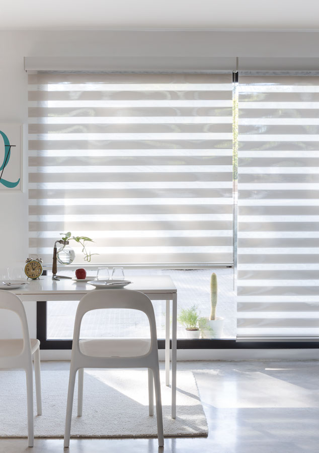 Cortinas enrollables para ventanas abatibles - Destiny Decor